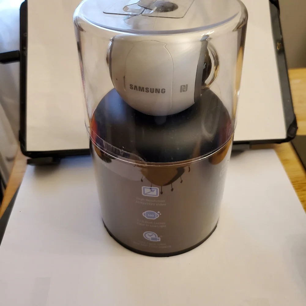 Samsung gear 360 camera